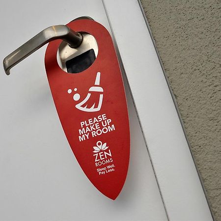 Zen Rooms Kuta Tuban Suites 外观 照片