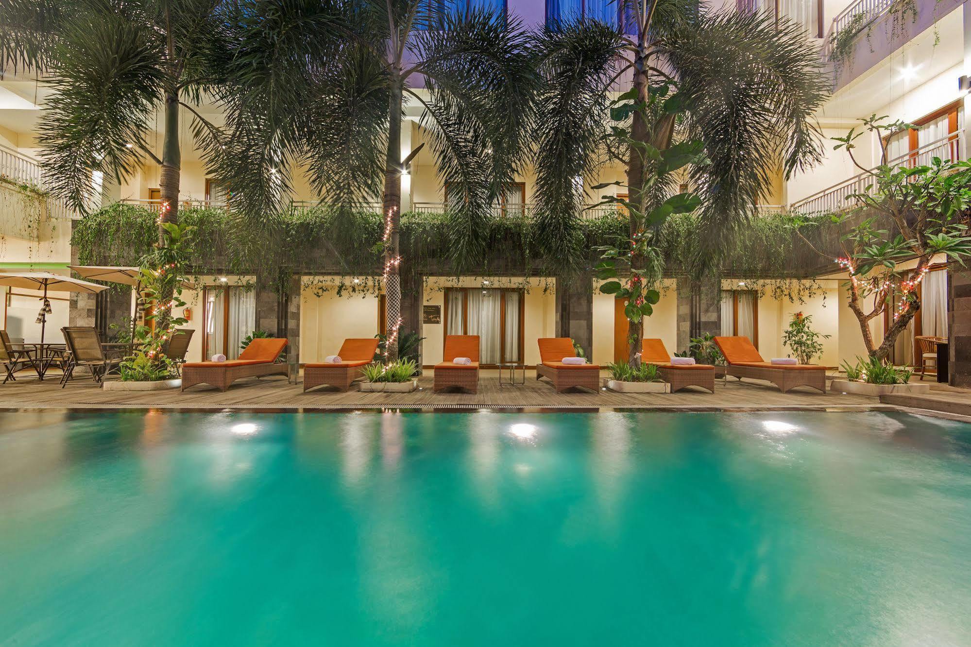 Zen Rooms Kuta Tuban Suites 外观 照片