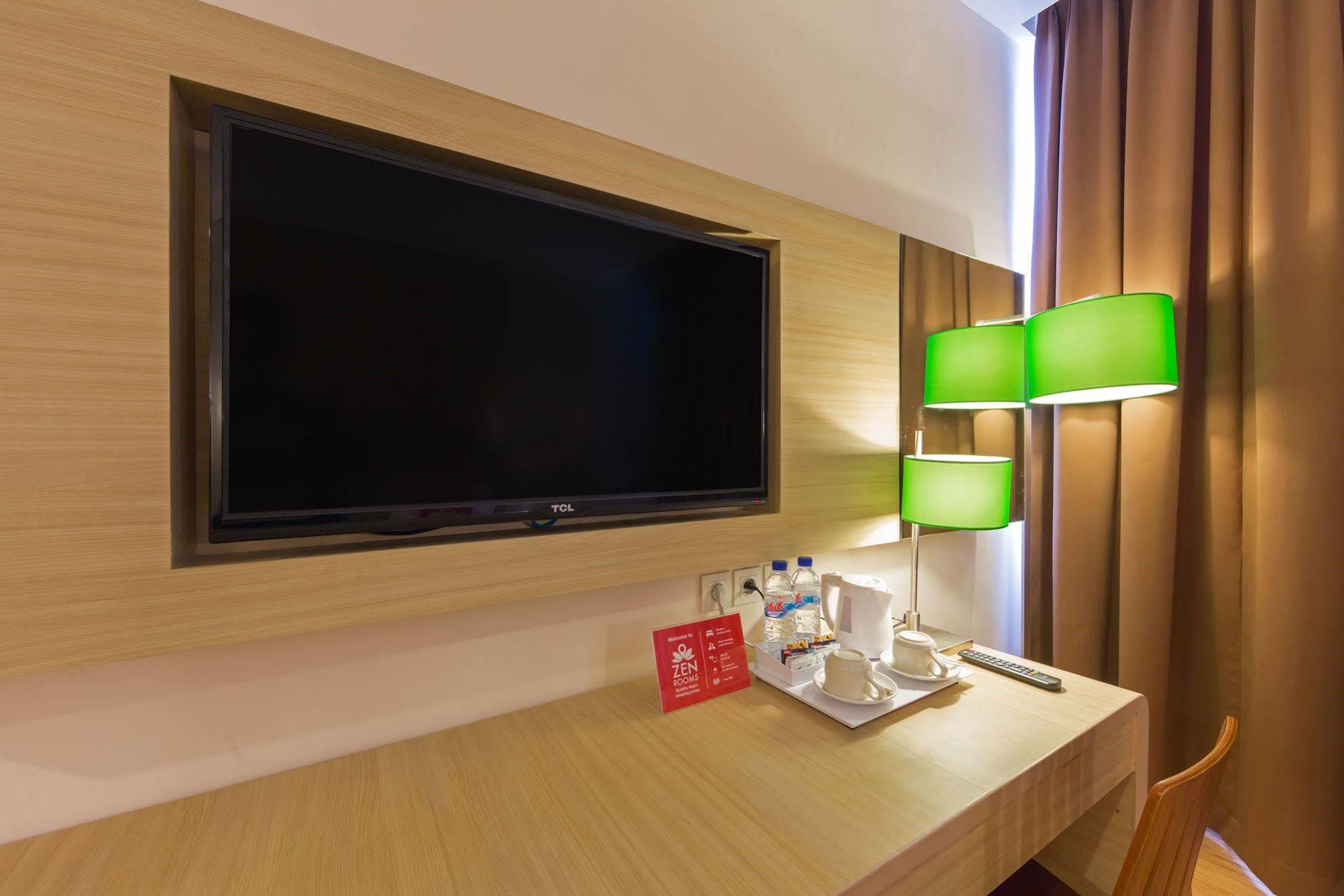 Zen Rooms Kuta Tuban Suites 外观 照片