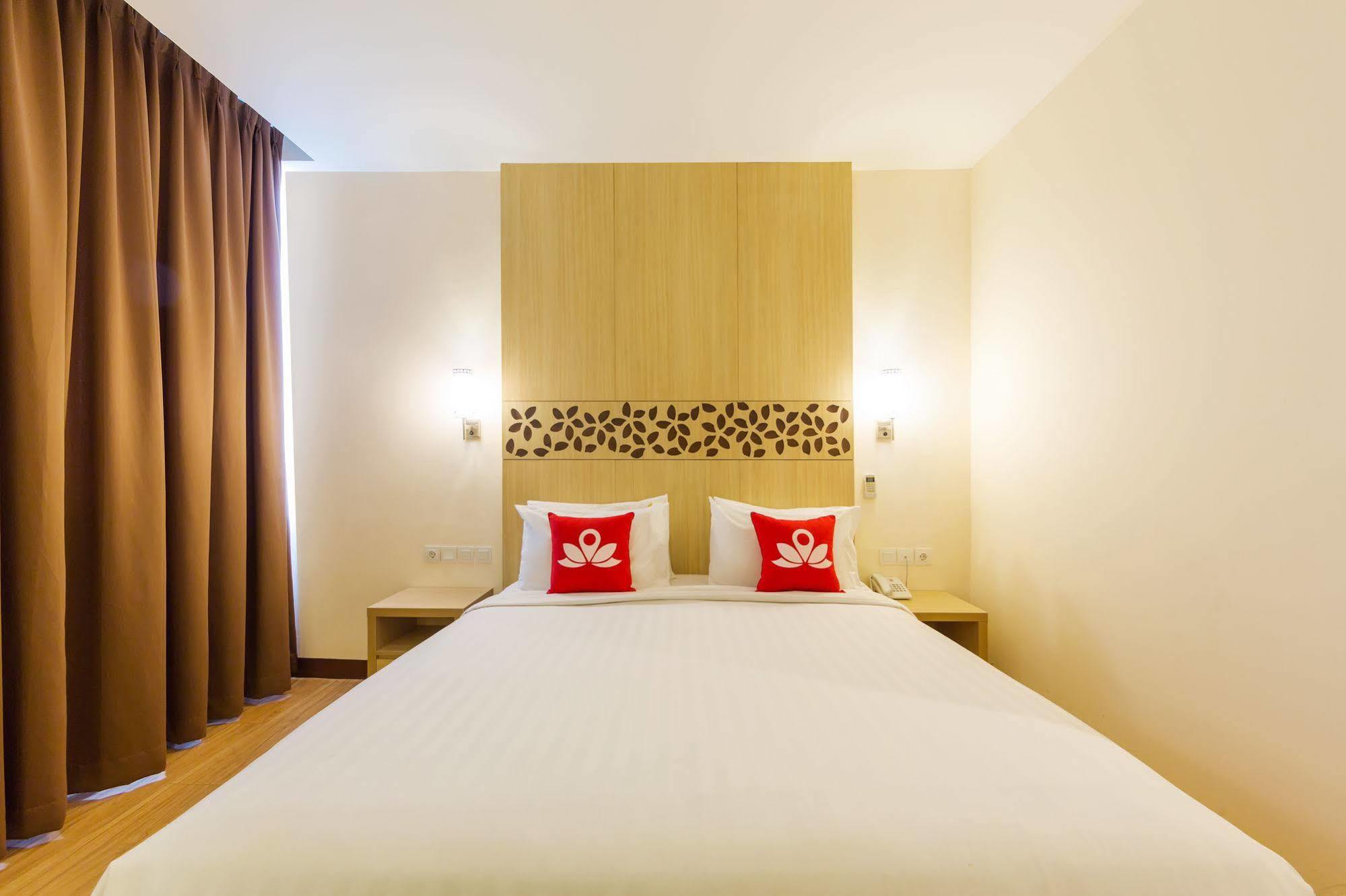 Zen Rooms Kuta Tuban Suites 外观 照片