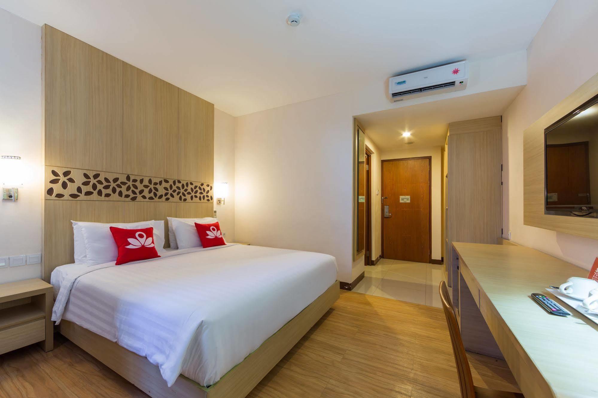 Zen Rooms Kuta Tuban Suites 外观 照片