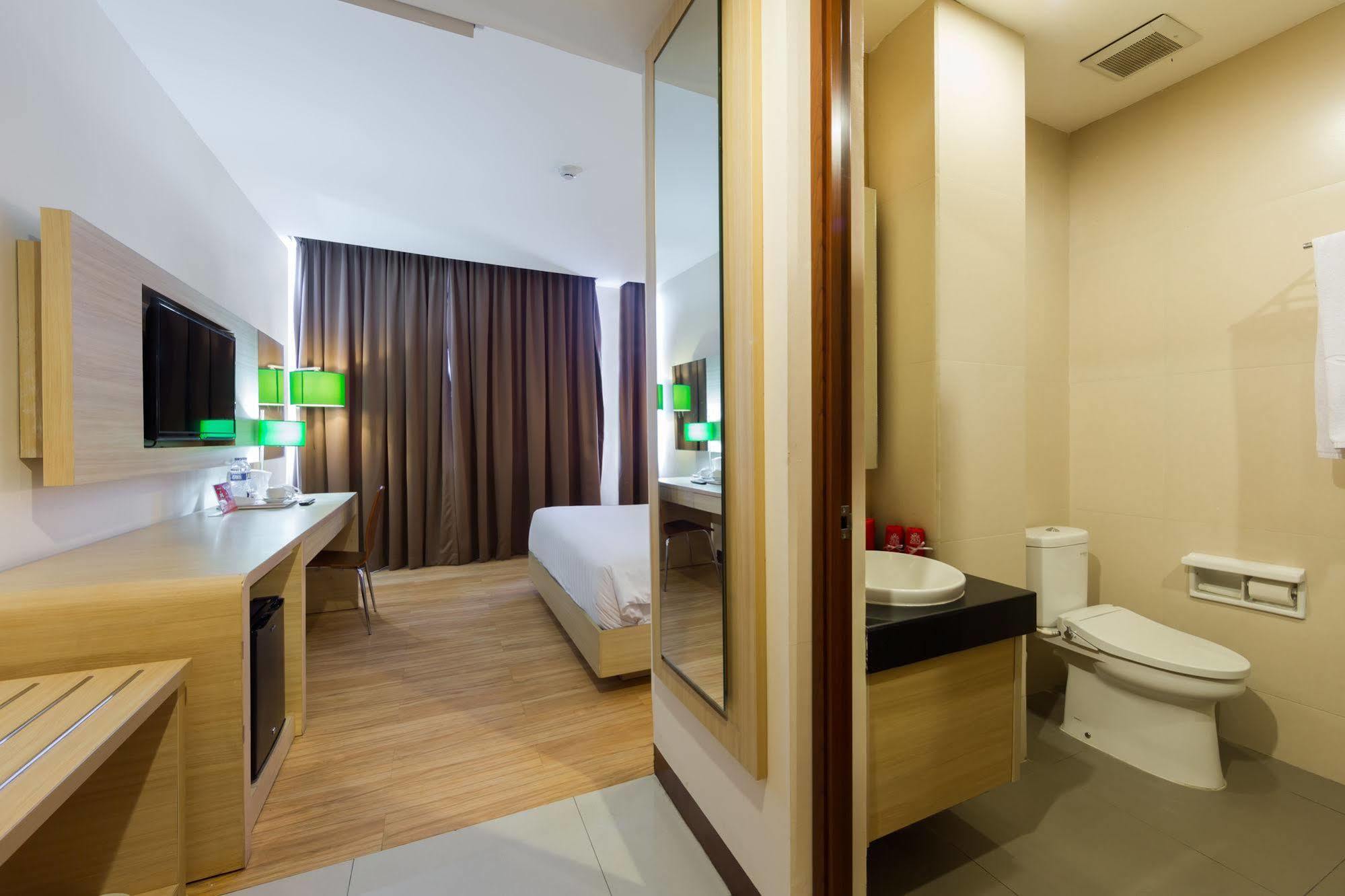 Zen Rooms Kuta Tuban Suites 外观 照片
