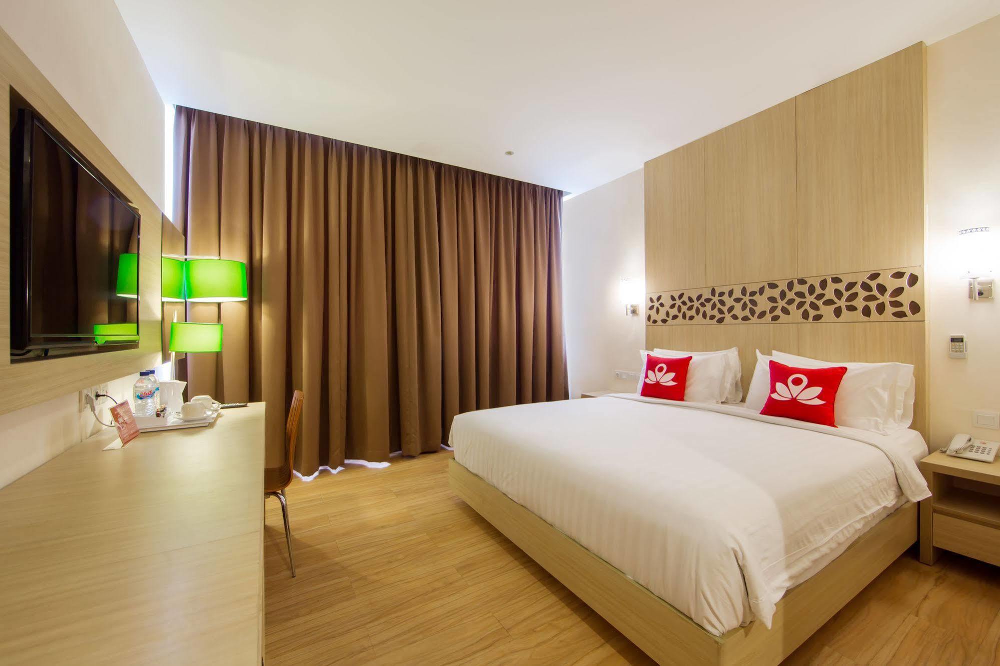Zen Rooms Kuta Tuban Suites 外观 照片